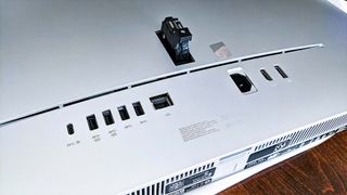 HP EliteOne 870 G9 ports.
