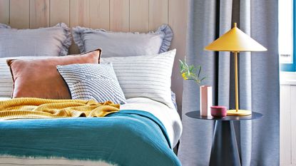 25 Ways to Decorate with Pillows on the Bed