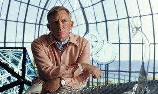 daniel craig in glass onion