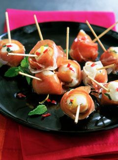 Xmas Canapés: Marinated bocconcini wrapped in Parma ham