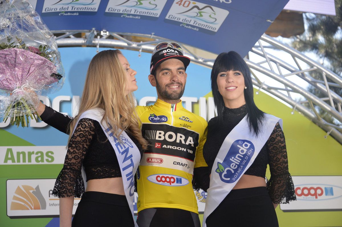 Gregor Muhlberger (Bora-Argon 18) keeps his jersey