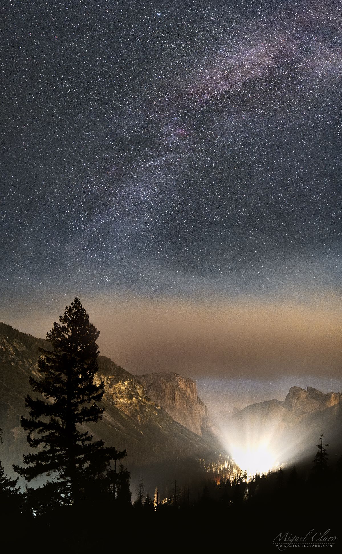 Milky Way Shimmers Over Smoky Skies in Stunning View from Yosemite