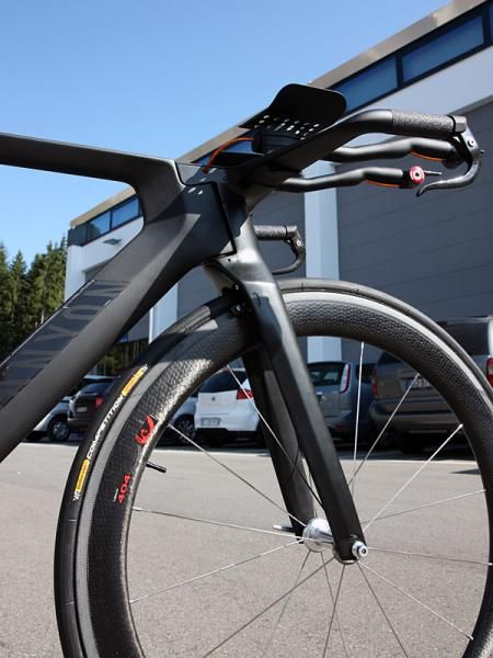 Canyon has moved to an external steerer for the carbon fork on its Speedmax CF prototype time trial bike.