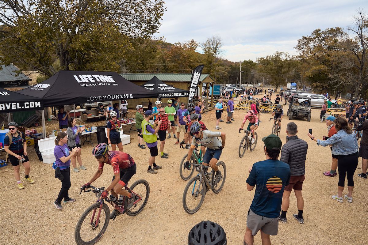 Pro men pass through second checkpoint at Whistling Spring Brewery