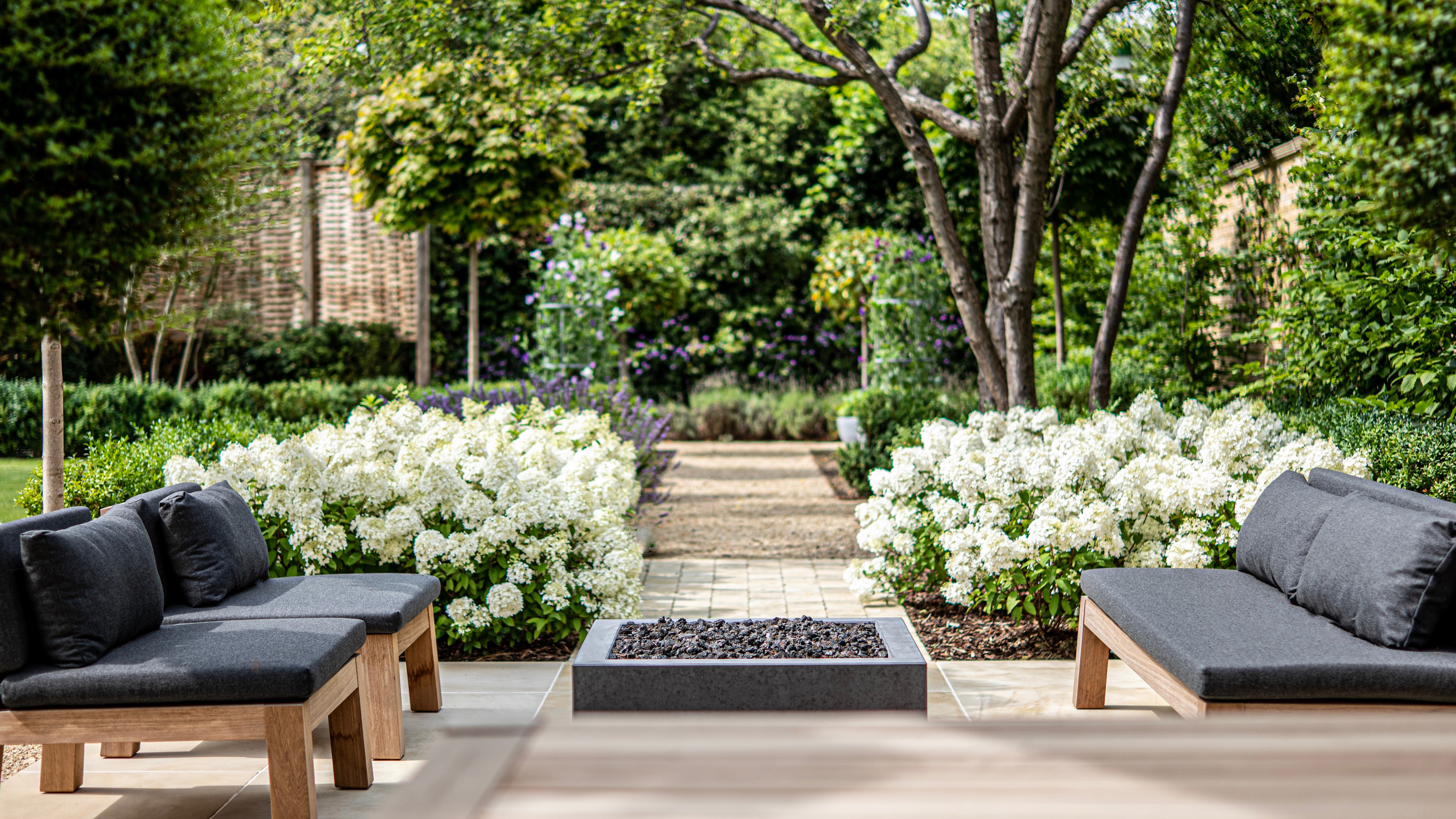 Large garden ideas: 15 design savvy ways to transform a spacious