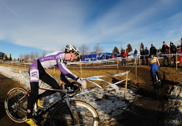 Zach McDonald (U. Washington-Seattle) cornering behind Sonntag.