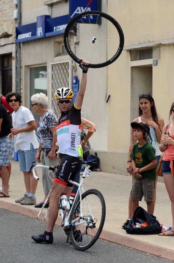RadioShack's Chris Horner in need of a new wheel