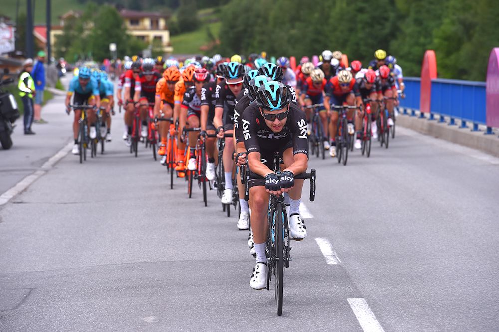 Team Sky powers the bunch
