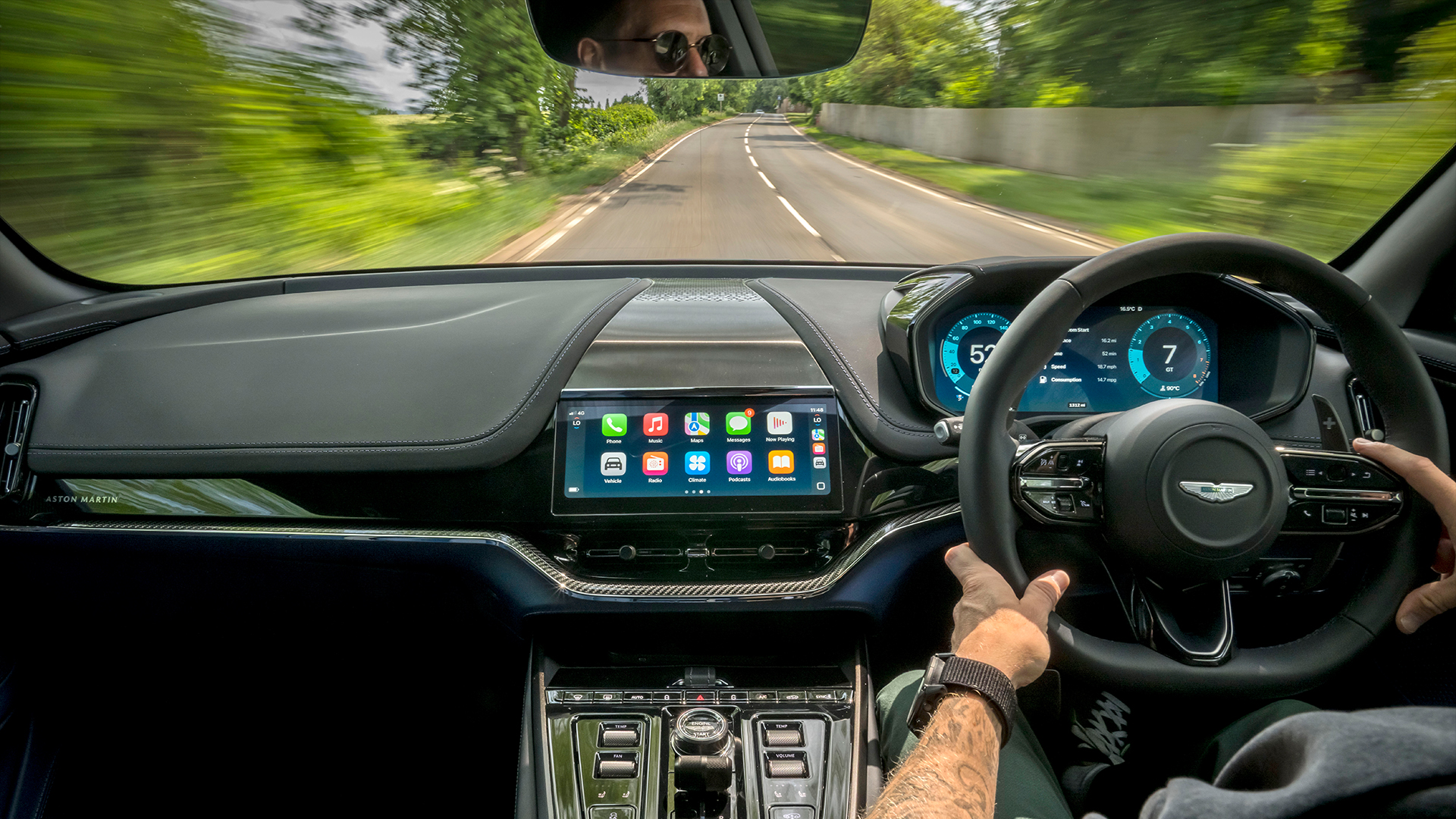 Aston Martin Apple CarPlay Ultra