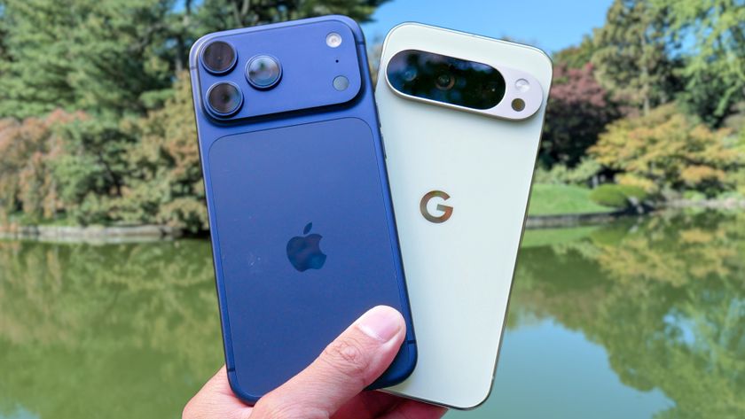 iPhone 17 Pro Max vs Pixel 10 Pro XL.