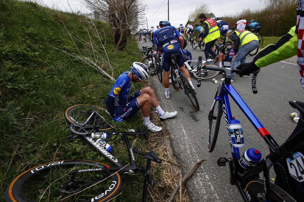 Ronde van Vlaanderen 2021 - Tour of Flanders - 105th Edition - Antwerp - Oudenaarde 263,7 km - 04/04/2021 - Tim Declercq (BEL - Deceuninck - Quick-Step) - Crash - photo Dion Kerckhoffs/CV/BettiniPhoto&Acirc;&copy;2021