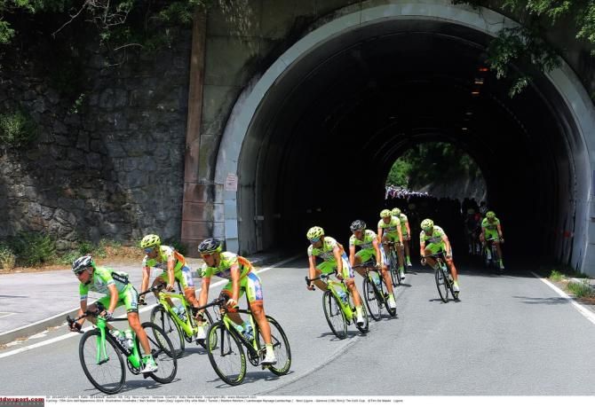 The peloton exits a tunnel