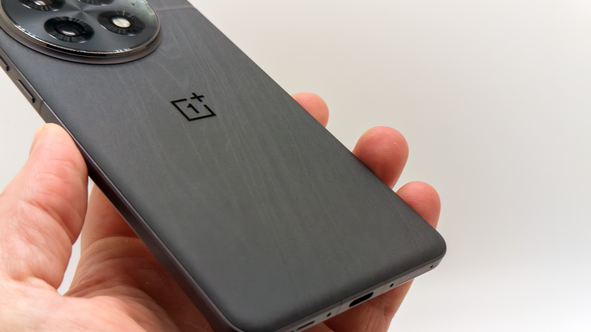 A close look at the design of the OnePlus 13