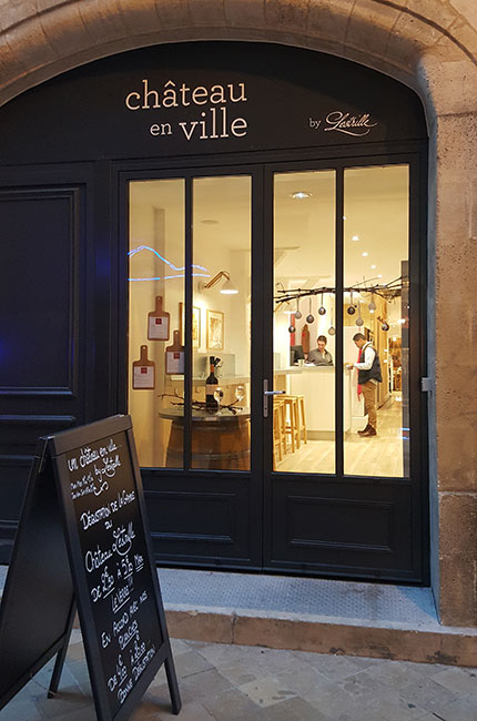 Ch&amp;acirc;teau en Ville on Rue Saint James.