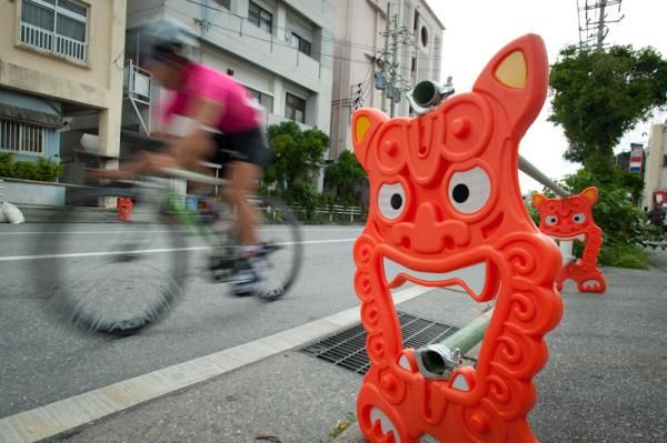 The fence was modelled on the "si-sa", Okinawa's guardian deity.