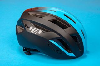 Image shows the MET Vinci MIPS which is among the best bike commuter helmets