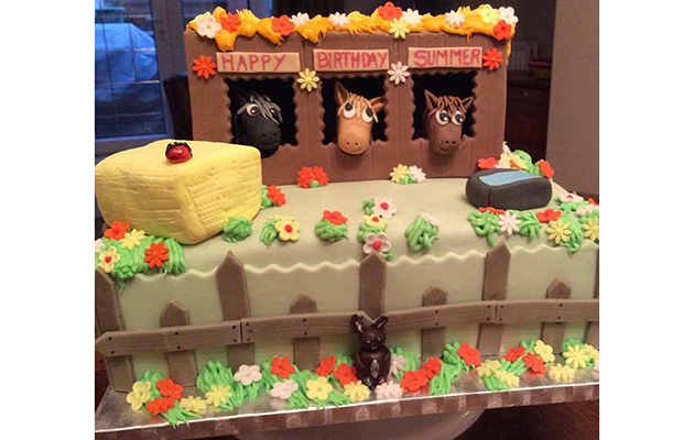 Hayley Yeo&amp;rsquo;s flower-clad yard cake
