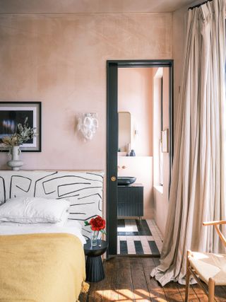Plaster pink bedroom with black woodwork