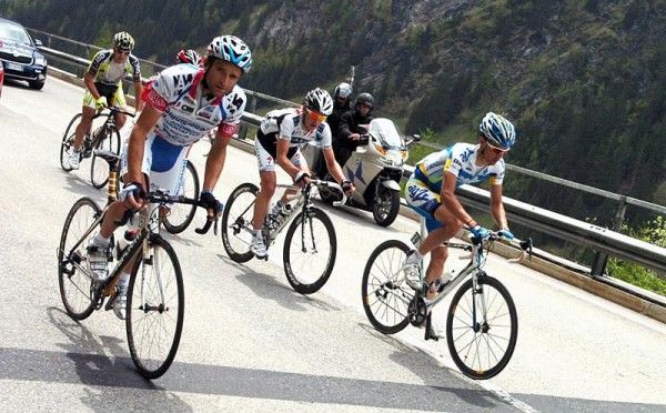 Michele Scarponi (l) would be the only survivor of this five-man break which attacked the peloton 55 kilometres into stage six.