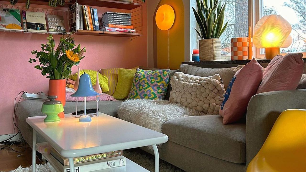 Colorful living room with gray sofa and lamps