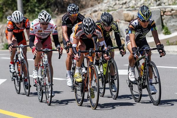 The early breakaway rolls along during stage 5.