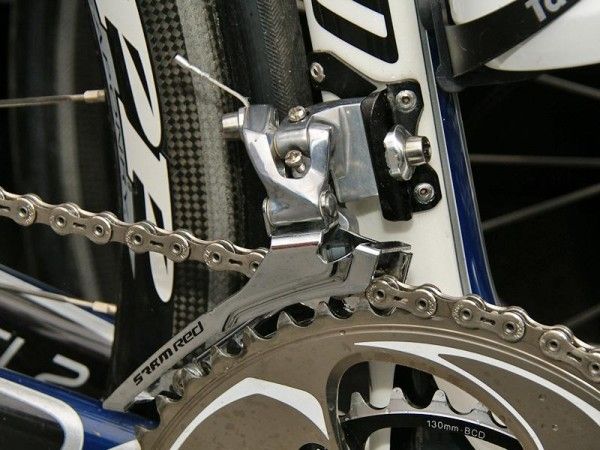 &hellip;but a special steel-caged Red front derailleur which is presumably preferred for its greater cage rigidity.