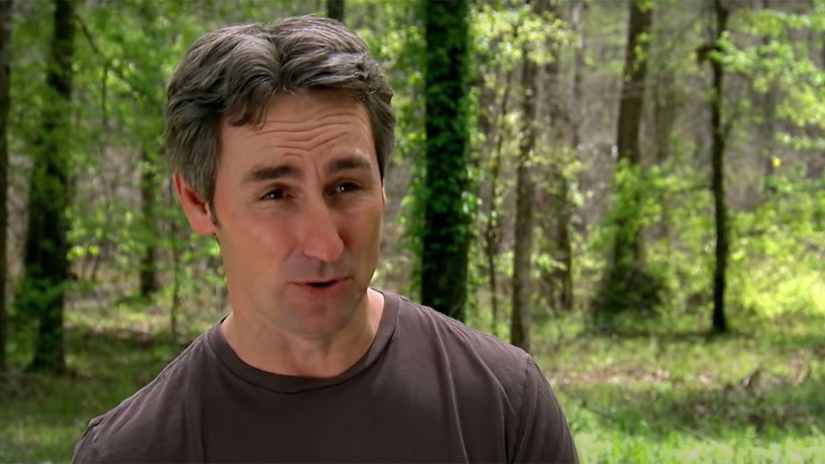 Mike Wolfe talking to the camera on American Pickers.