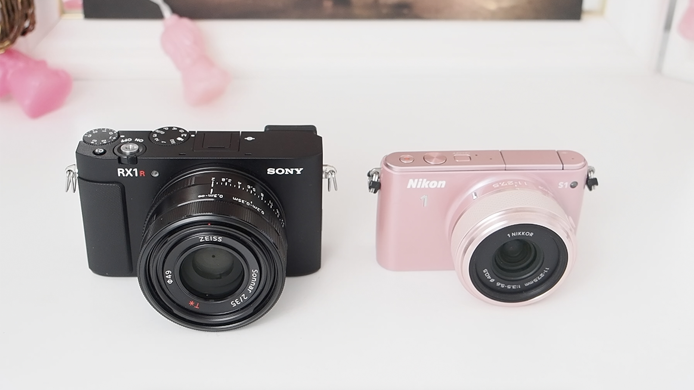 Sony RX1R III size comparison next to a Nikon 1 S1