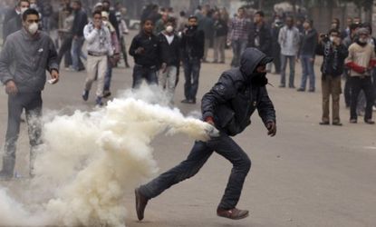 Clashes near the Interior Ministry in Cairo: The U.S. has threatened to cut off $1.5 billion in annual aid to Egypt unless the country's military rulers release 19 arrested Americans.