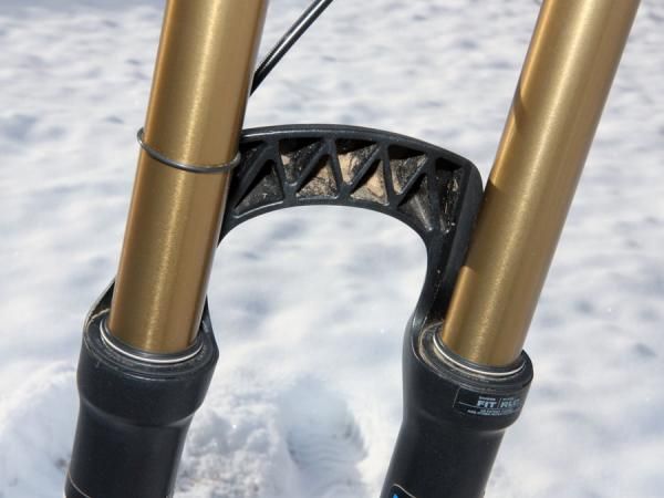 Fox's long-standing and continually refined 32mm chassis design is still respectably stiff in this hyper-extended 150mm iteration but bigger or more aggressive riders will still want to consider a 36 instead.