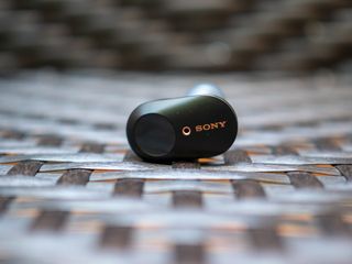 Sony WF-1000XM3 earbud