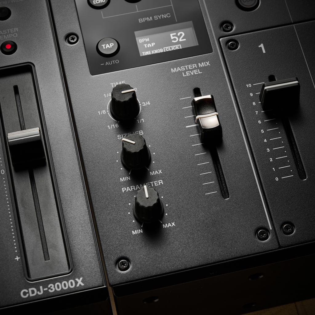 AlphaTheta DJM-V5