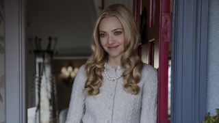 Amanda Seyfried smiling at the door as Nina In The Housemaid 