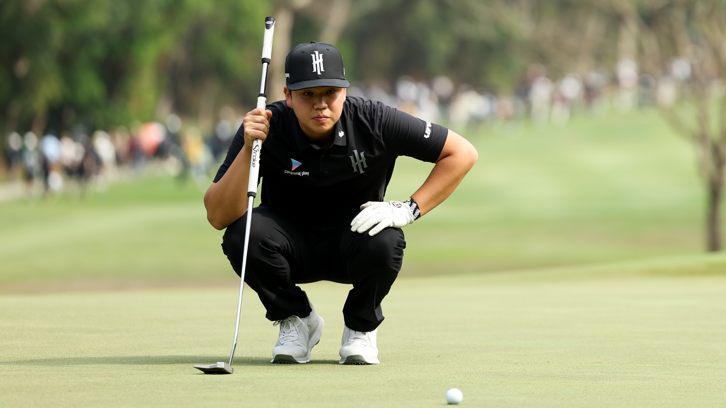 Yubun Jang lines up a putt