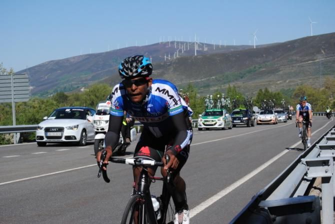 Augusto Sanchez (Differdange) suffers in front of teammate Joaqu&iacute;n Sobrino. Both abandoned.