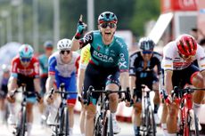 Sam Bennett wins stage two of the Vuelta a Espana 2022