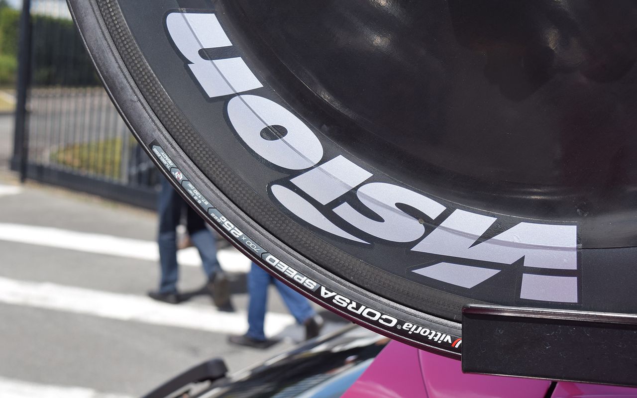 Interestingly, Woods also appeared to be running tubeless tyres