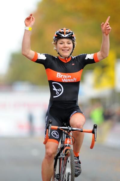 Sanne van Paassen (Brainwash) soloed to victory at the Koppenbergcross.