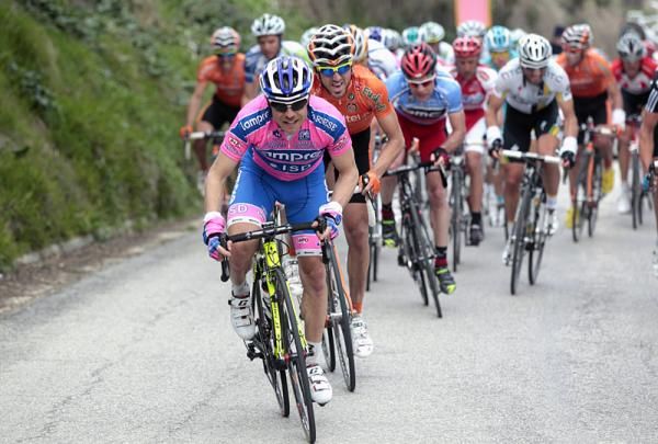 Damiano Cunego (Lampre-ISD) drives the pace on the climb to the finish.