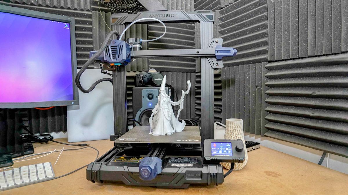I review 3D printers for a living and this is the one to get for beginners