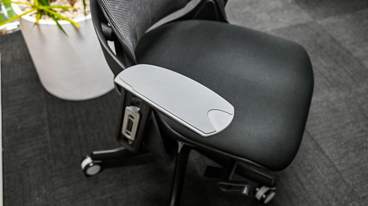 Desky Pro Plus Ergonomic Chair rubberised arm pad
