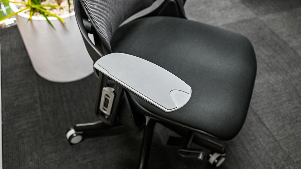 Desky Pro Plus Ergonomic Chair rubberised arm pad