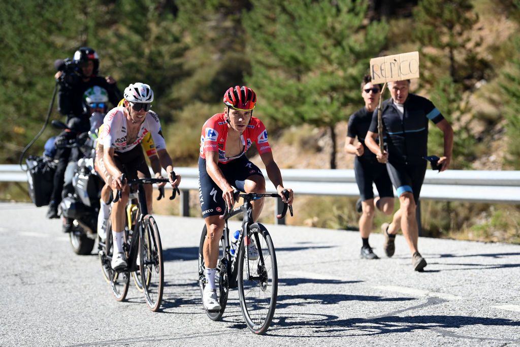 SIERRA NEVADAGRANADA SPAIN SEPTEMBER 04 LR Ben Alexander Oconnor of Australia and AG2R Citren Team and Remco Evenepoel of Belgium and Team QuickStep Alpha Vinyl Red Leader Jersey compete in the chase group during the 77th Tour of Spain 2022 Stage 15 a 1526km stage from Martos to Sierra Nevada Granada 2507m LaVuelta22 WorldTour on September 04 2022 in Sierra Nevada Spain Photo by Justin SetterfieldGetty Images