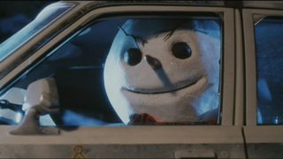 Jack Frost -elokuvan hahmo katsomassa autosta