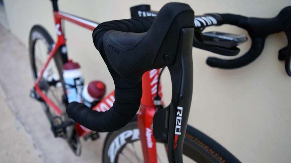 The wireless shifters keep things compact