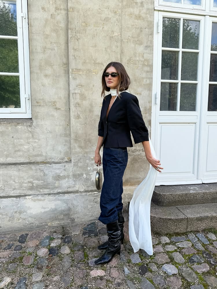 @cocoschiffer wears slouch boots with denim jeans, a cropped blazer and a tulle scarf.