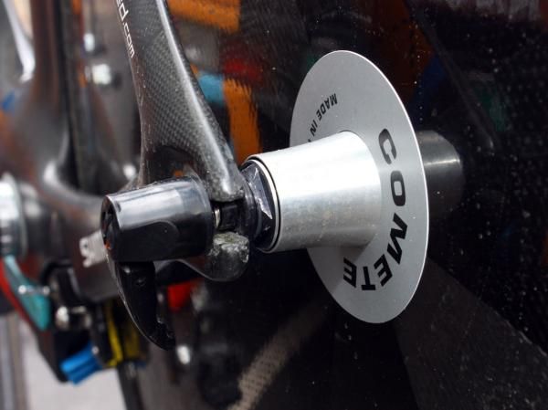 The rear hub features adjustable bearing preload.