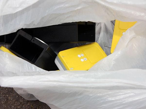 Hmm, what are these little yellow boxes in the Garmin-Slipstream team area?