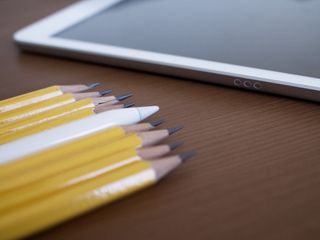 Apple Pencil (1st Gen) with pencils and iPad (2020)