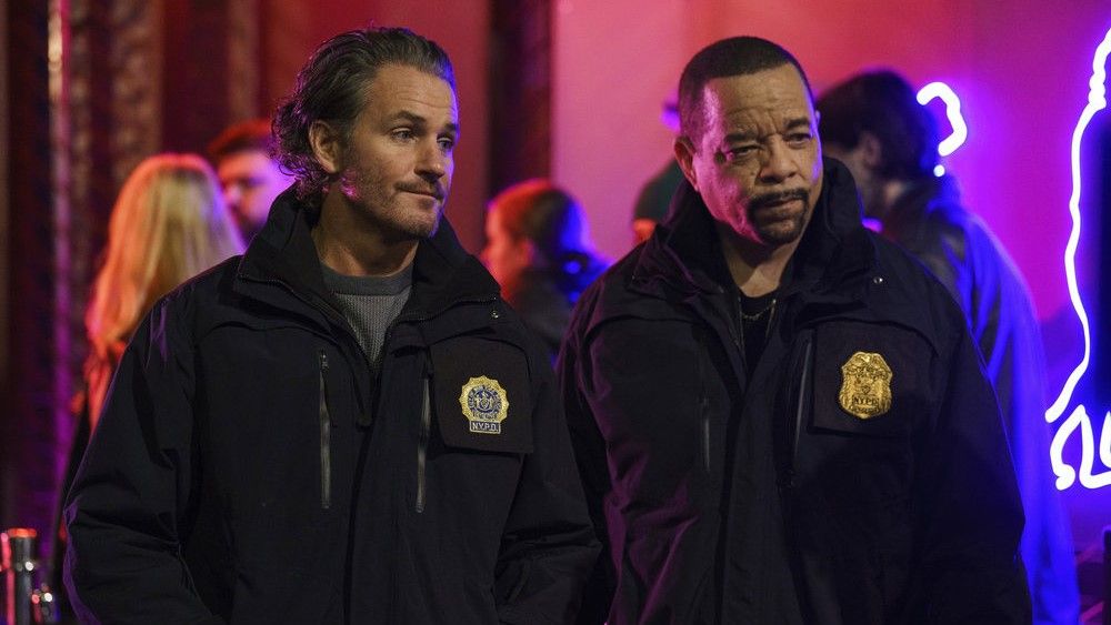 Kevin Kane as Det. Terry Bruno and Ice T as Sgt. Odafin &quot;Fin&quot; Tutuola in a club in Law &amp; Order: SVU season 25 episode 3